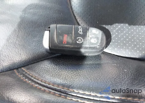 2017 Chrysler Pacifica Touring-L Plus z USA, uszkodzony, nr VIN 2C4RC1EG6HR652844